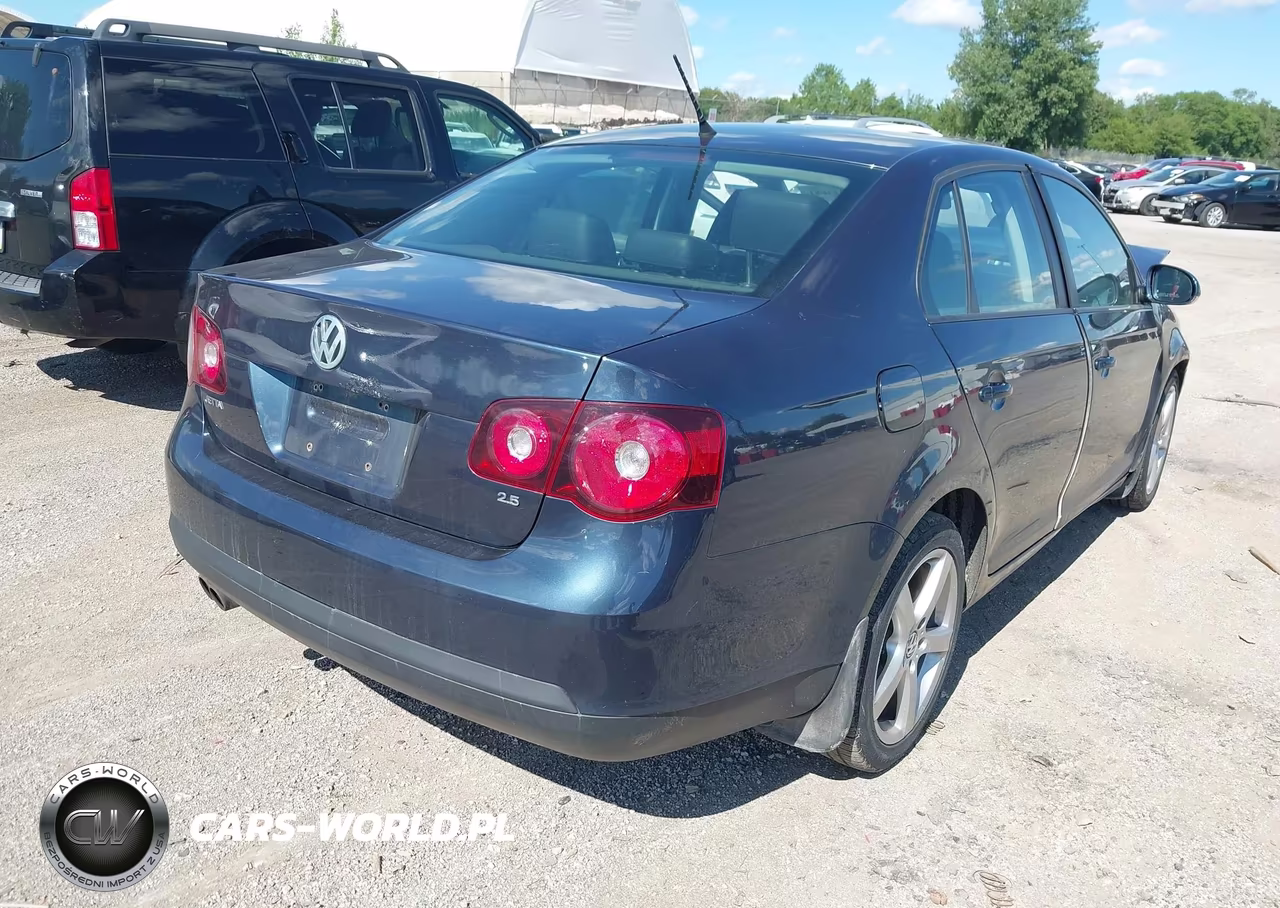 2010 Volkswagen Jetta Limited Edition VIN:3VWAX7AJ1AM083210 - 4
