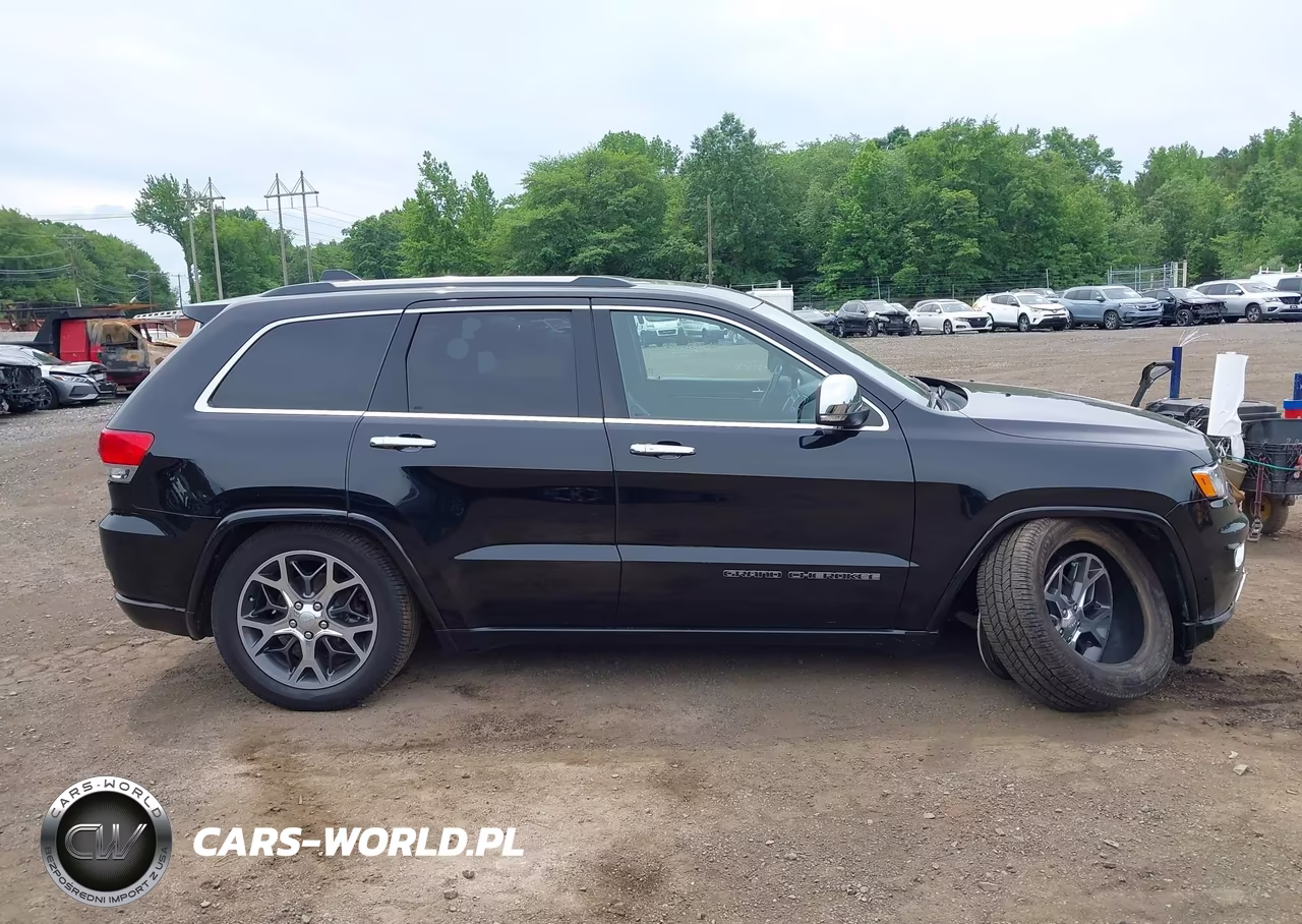 2020 Jeep Grand Cherokee Overland 4X4 VIN:1C4RJFCGXLC136090 - 13