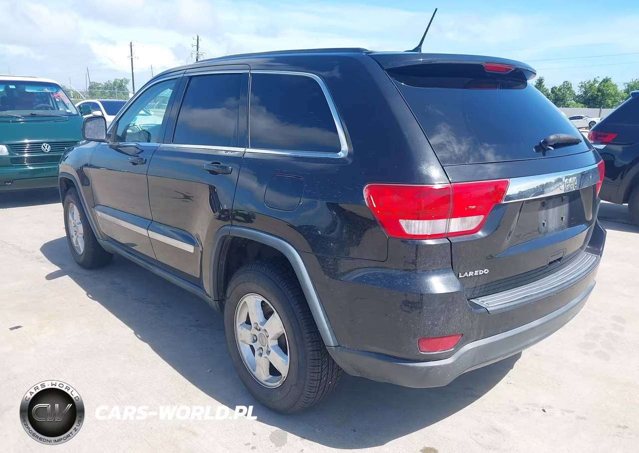 2013 Jeep Grand Cherokee Laredo VIN:1C4RJEAG3DC646683 - 3