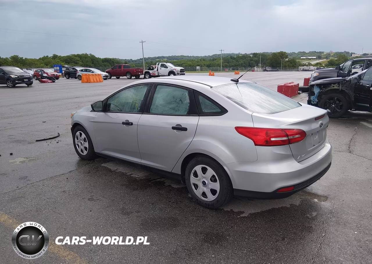 2015 Ford Focus S VIN:1FADP3E23FL248457 - 3