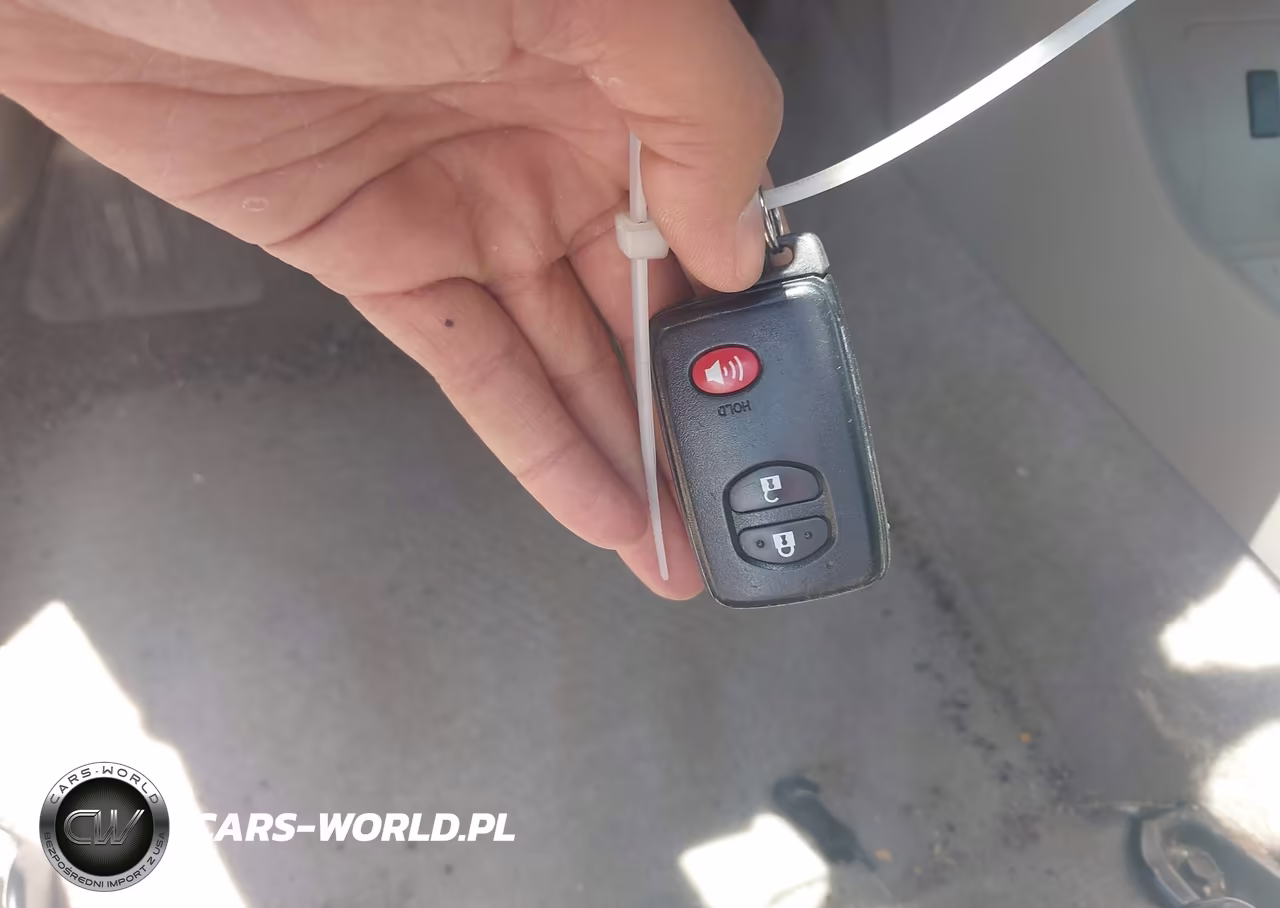2011 Toyota Prius Two VIN:JTDKN3DU9B1473319 - 11