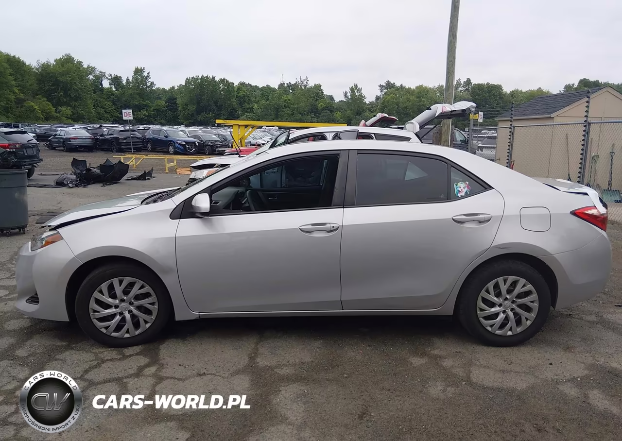 2017 Toyota Corolla Le VIN:2T1BURHE8HC850137 - 14
