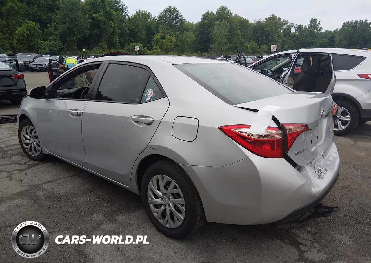 2017 Toyota Corolla Le VIN:2T1BURHE8HC850137 - 3