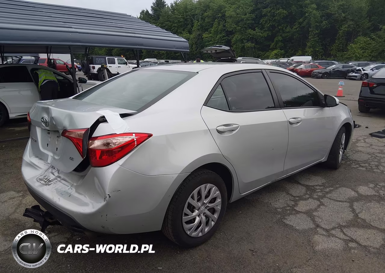 2017 Toyota Corolla Le VIN:2T1BURHE8HC850137 - 4