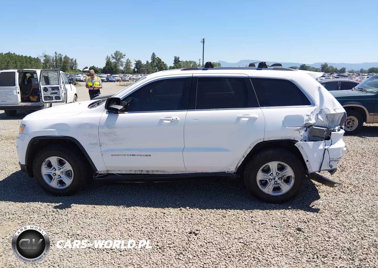 2015 Jeep Grand Cherokee Laredo VIN:1C4RJFAG8FC858584 - 15