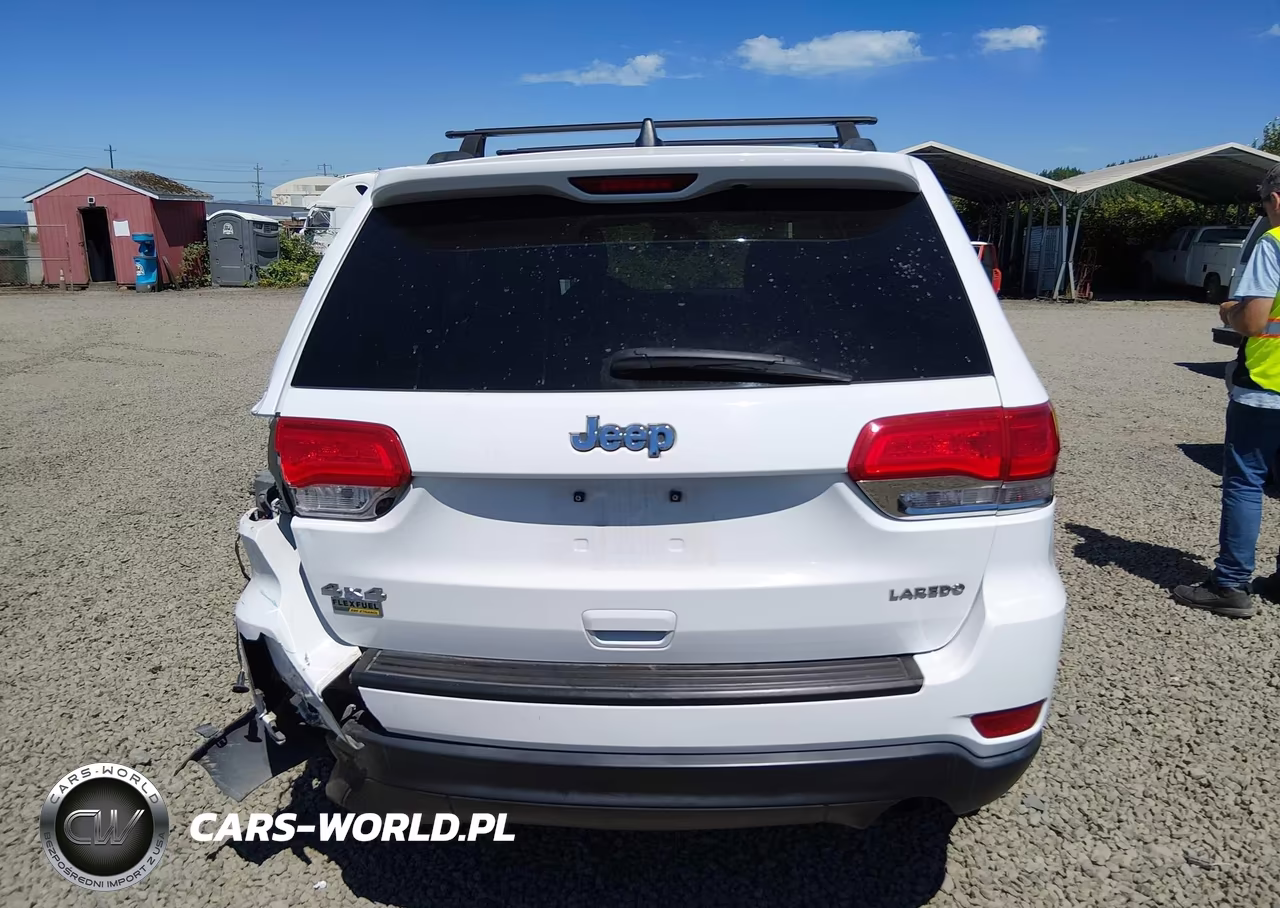 2015 Jeep Grand Cherokee Laredo VIN:1C4RJFAG8FC858584 - 17