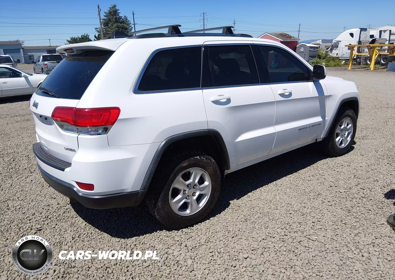 2015 Jeep Grand Cherokee Laredo VIN:1C4RJFAG8FC858584 - 4