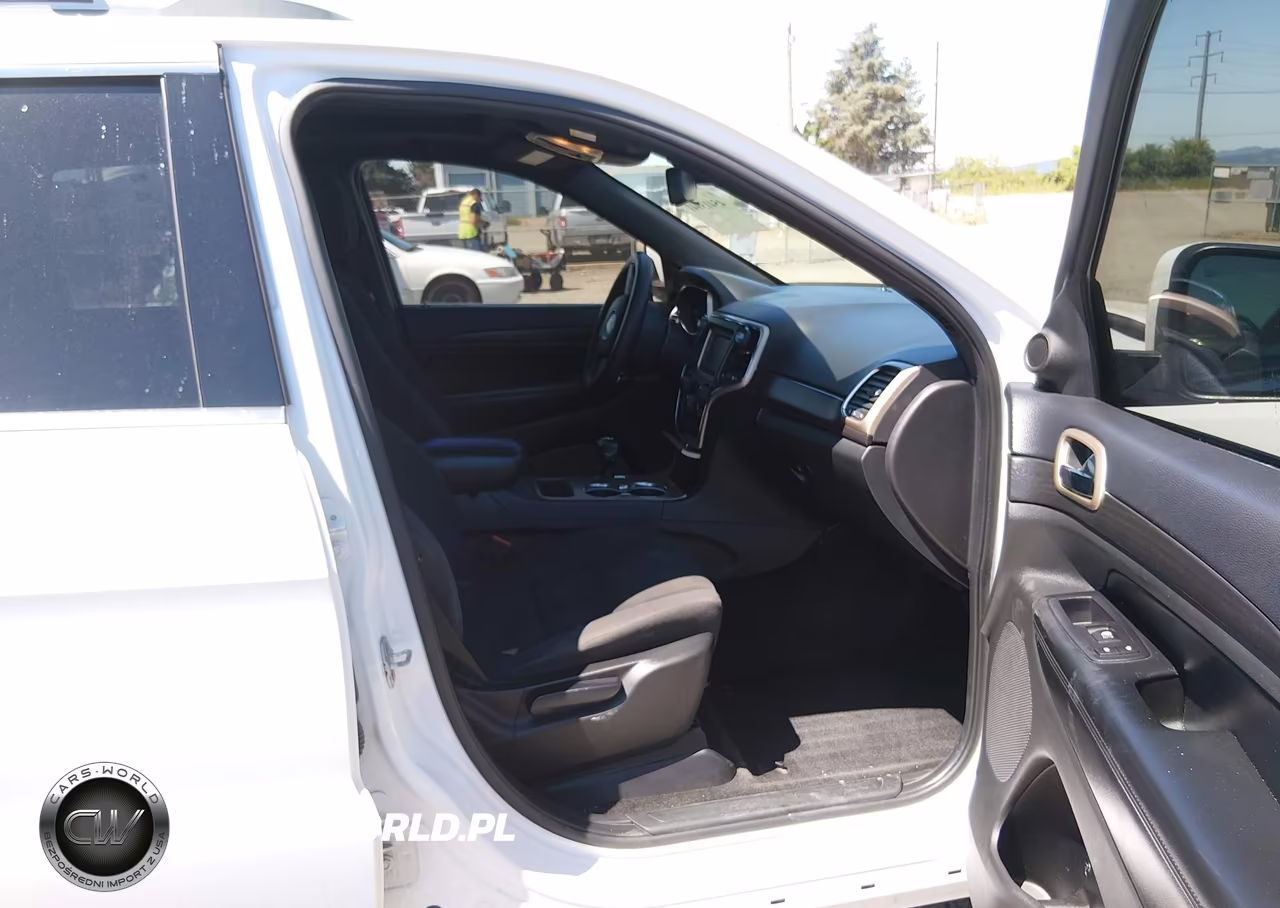 2015 Jeep Grand Cherokee Laredo VIN:1C4RJFAG8FC858584 - 5