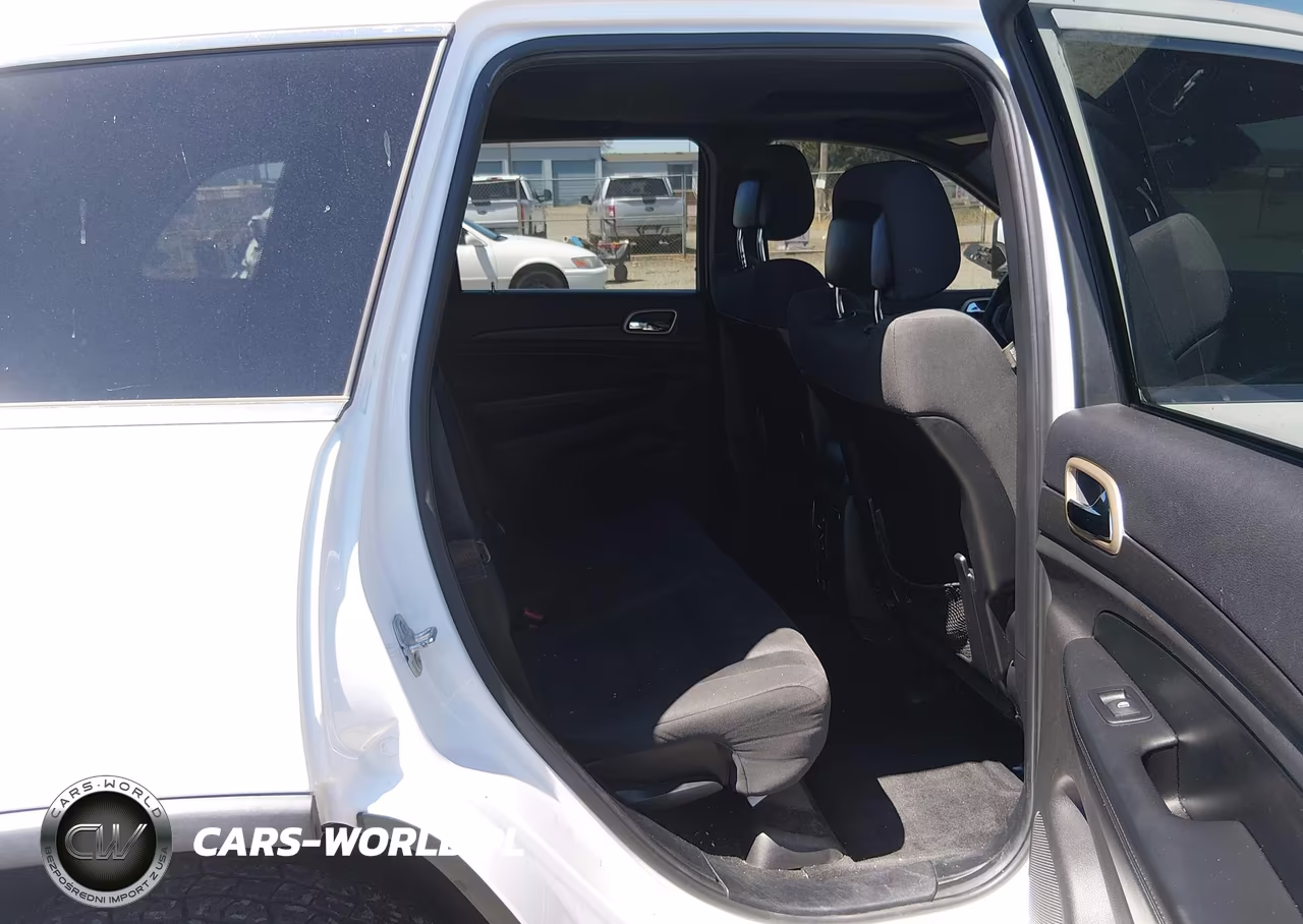 2015 Jeep Grand Cherokee Laredo VIN:1C4RJFAG8FC858584 - 8