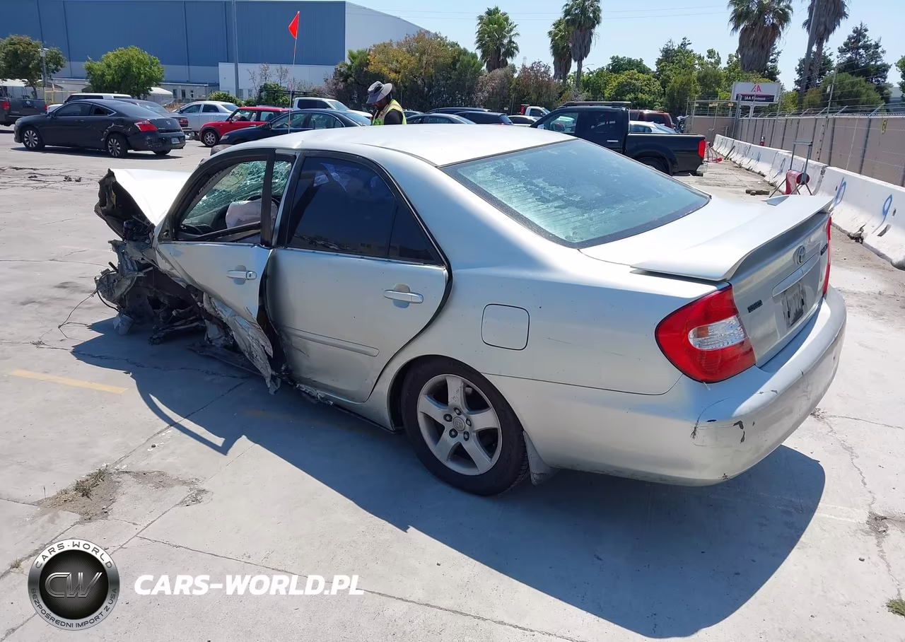 2002 Toyota Camry Se VIN:JTDBE32K820056331 - 3