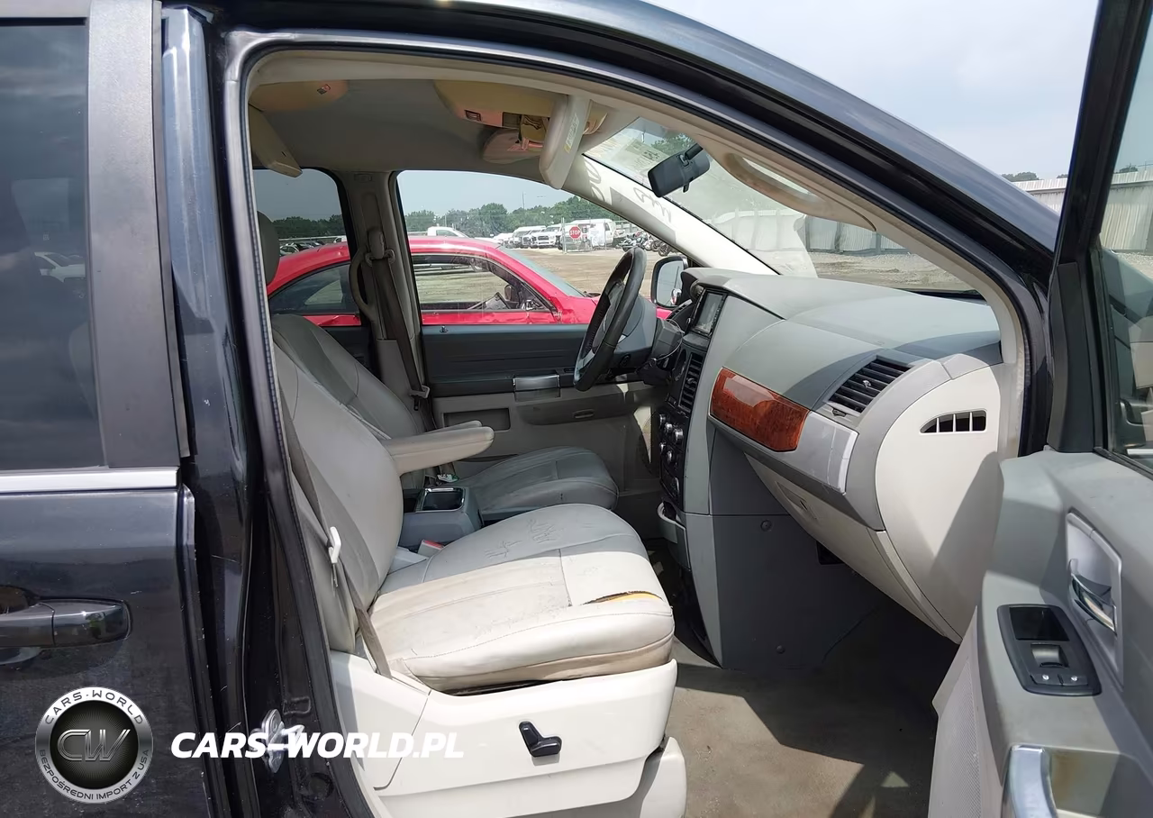 2008 Chrysler Town & Country Touring VIN:2A8HR54P38R651582 - 5