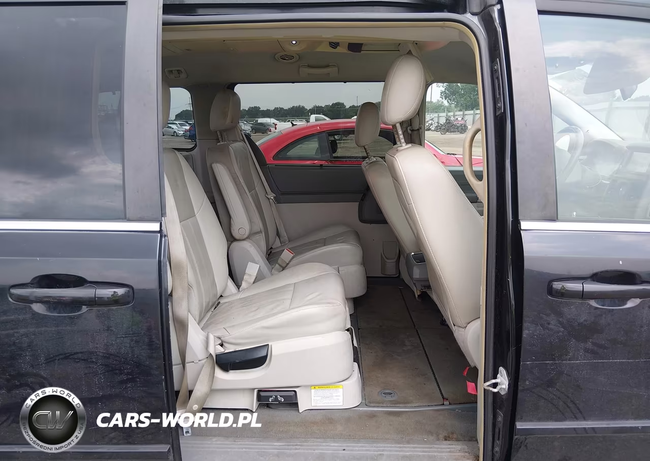 2008 Chrysler Town & Country Touring VIN:2A8HR54P38R651582 - 8