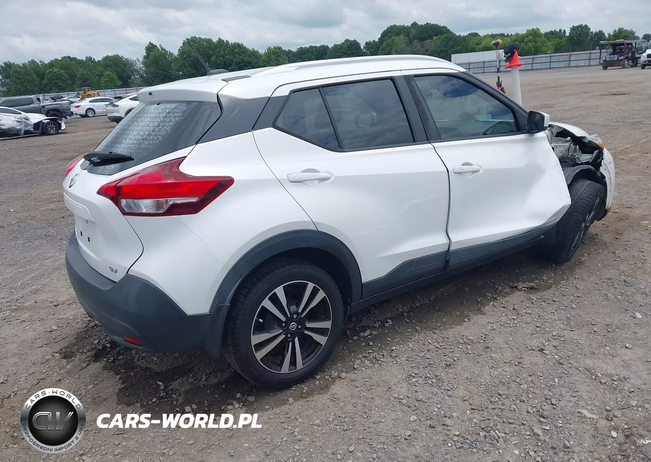 2019 Nissan Kicks Sv VIN:3N1CP5CU8KL515471 - 4