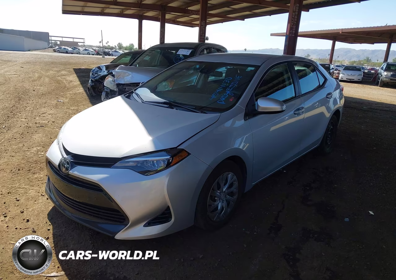 2018 Toyota Corolla Le VIN:2T1BURHE0JC051006 - 2