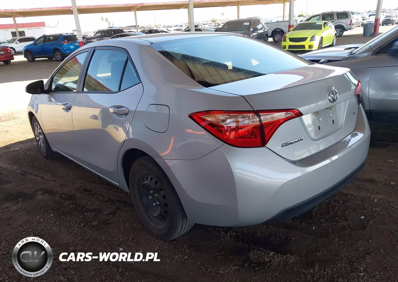 2018 Toyota Corolla Le VIN:2T1BURHE0JC051006 - 3