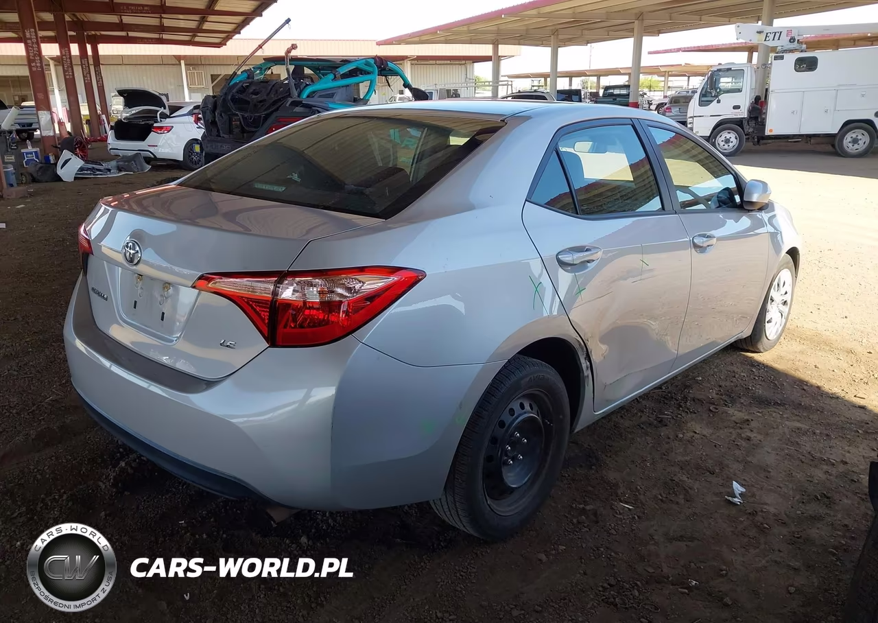 2018 Toyota Corolla Le VIN:2T1BURHE0JC051006 - 4