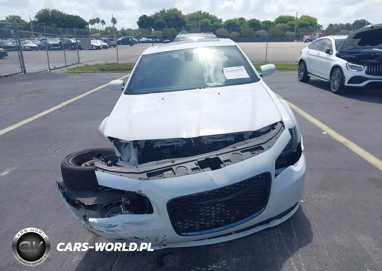 2023 Chrysler 300 300S VIN:2C3CCABG1PH633363 - 12