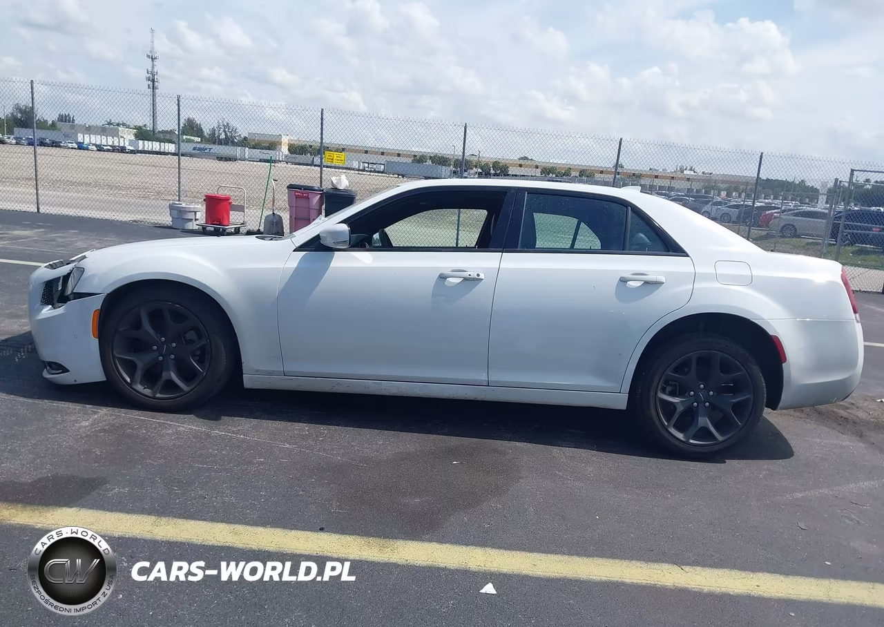 2023 Chrysler 300 300S VIN:2C3CCABG1PH633363 - 14
