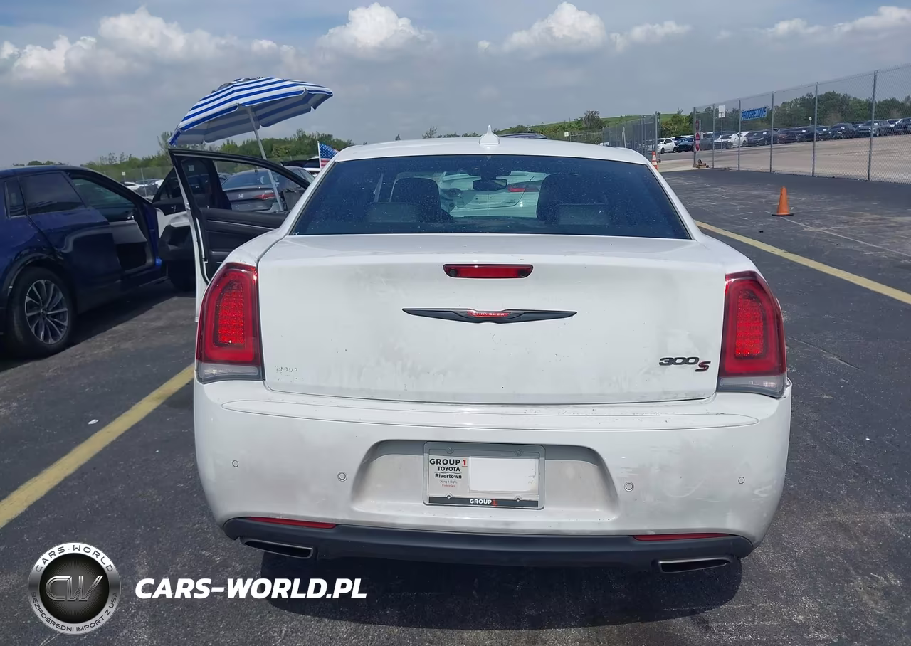 2023 Chrysler 300 300S VIN:2C3CCABG1PH633363 - 16