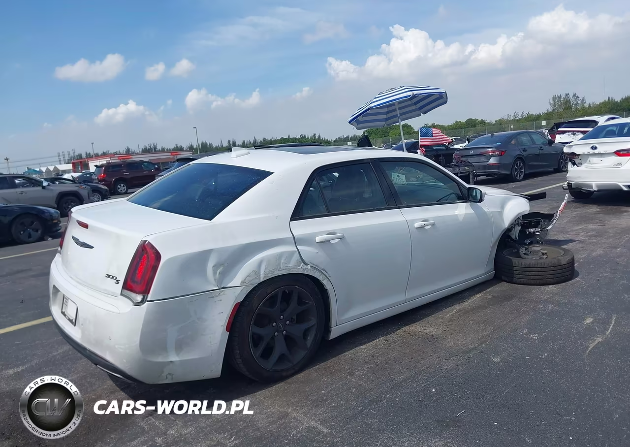 2023 Chrysler 300 300S VIN:2C3CCABG1PH633363 - 4