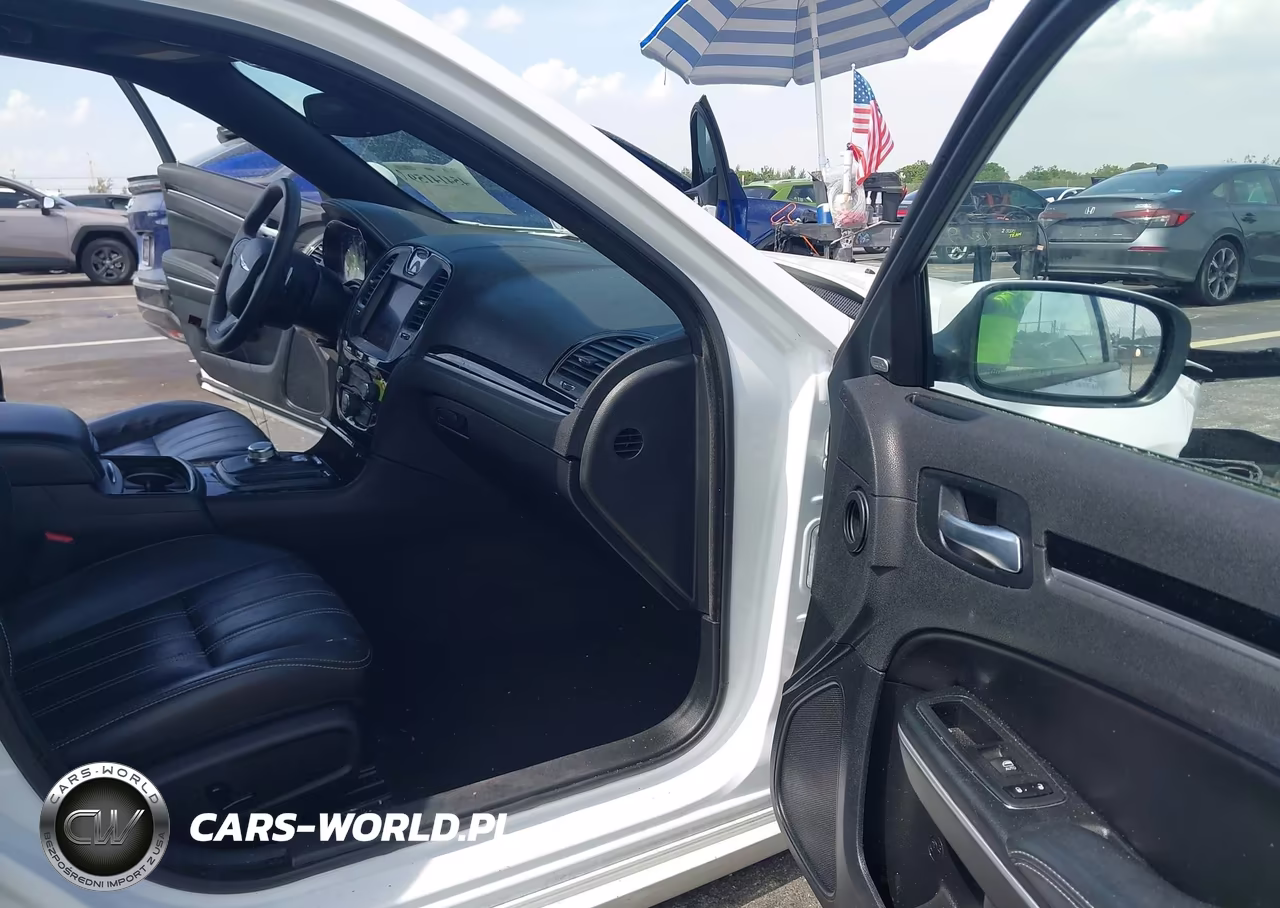 2023 Chrysler 300 300S VIN:2C3CCABG1PH633363 - 5