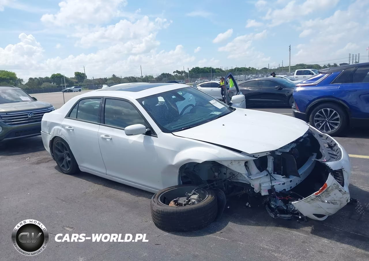 2023 Chrysler 300 300S VIN:2C3CCABG1PH633363 - 6