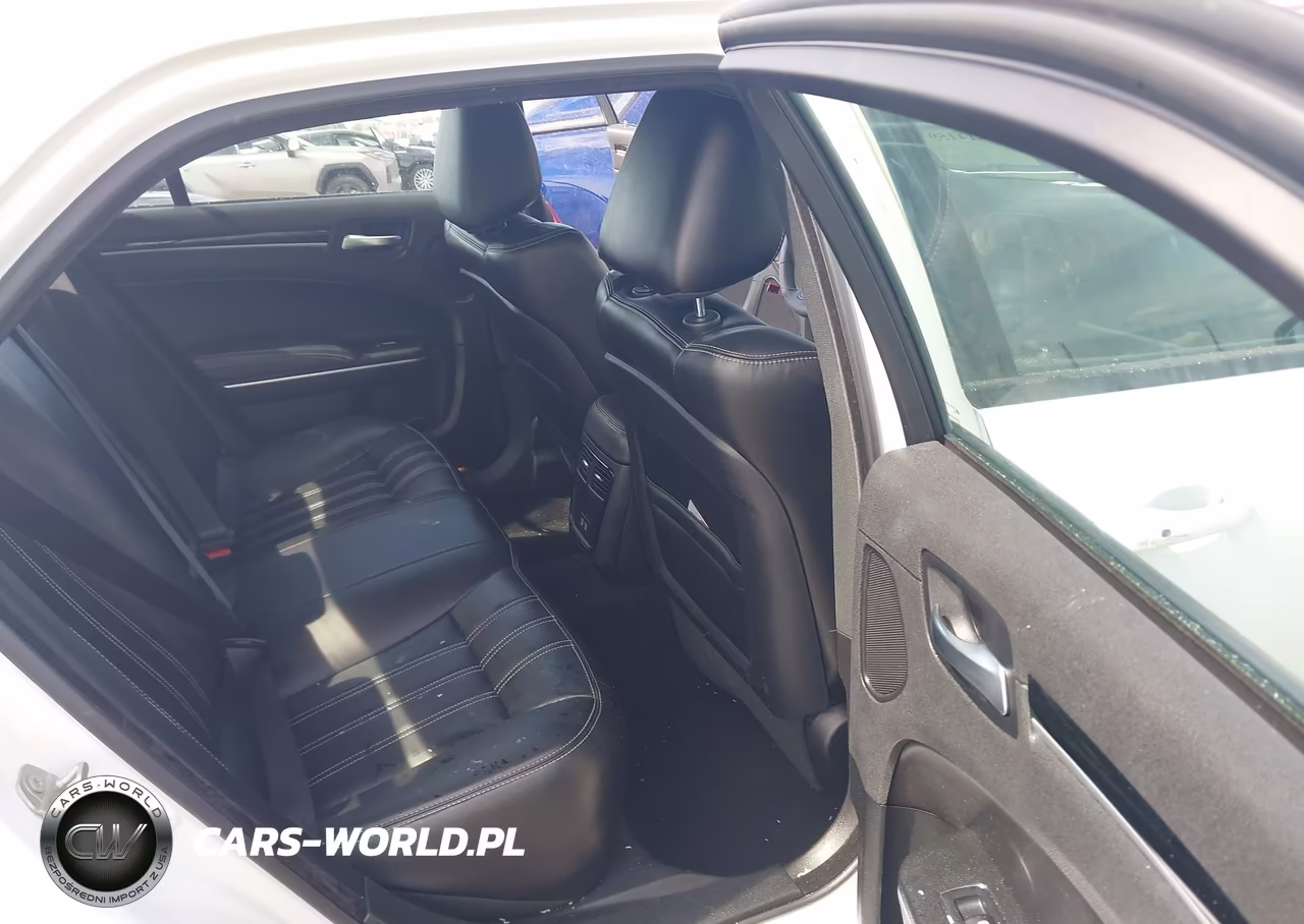 2023 Chrysler 300 300S VIN:2C3CCABG1PH633363 - 8