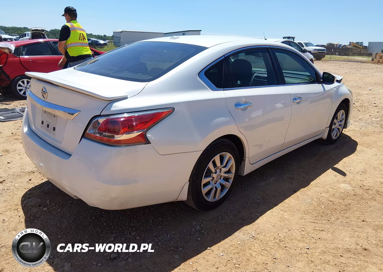 2015 Nissan Altima 2.5 S VIN:1N4AL3AP9FN382328 - 4