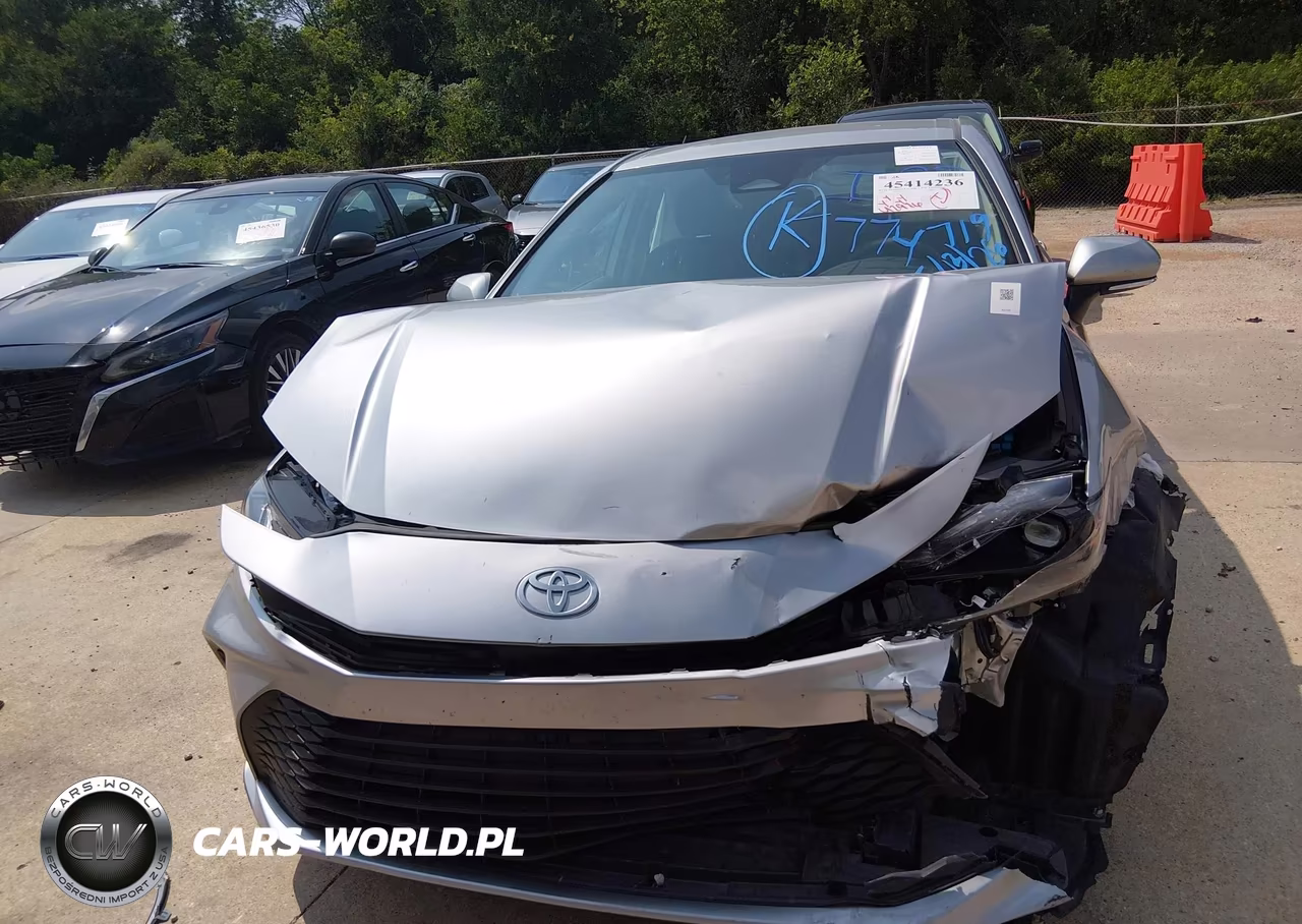 2025 Toyota Camry Le VIN:4T1DAACKXSU585081 - 12