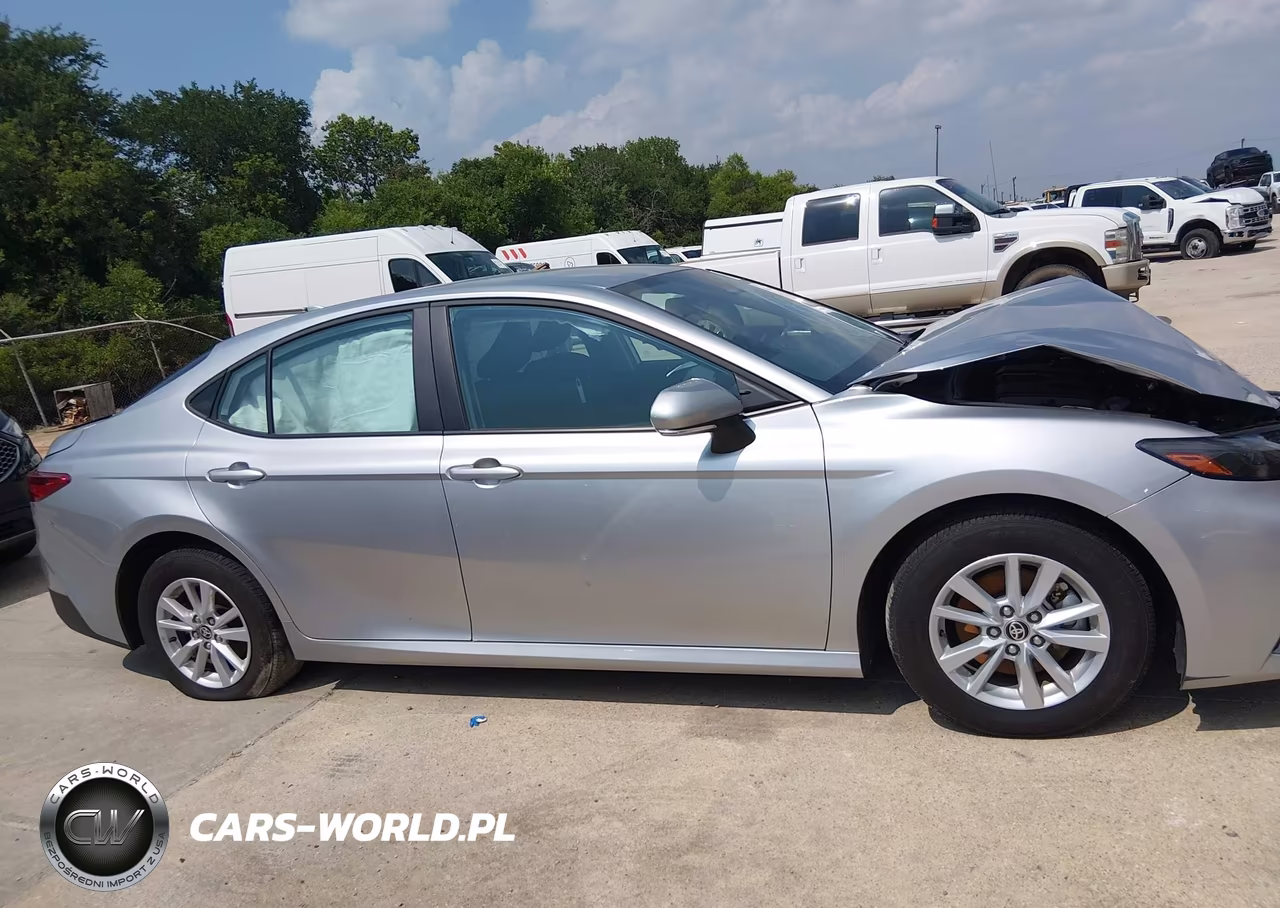 2025 Toyota Camry Le VIN:4T1DAACKXSU585081 - 13