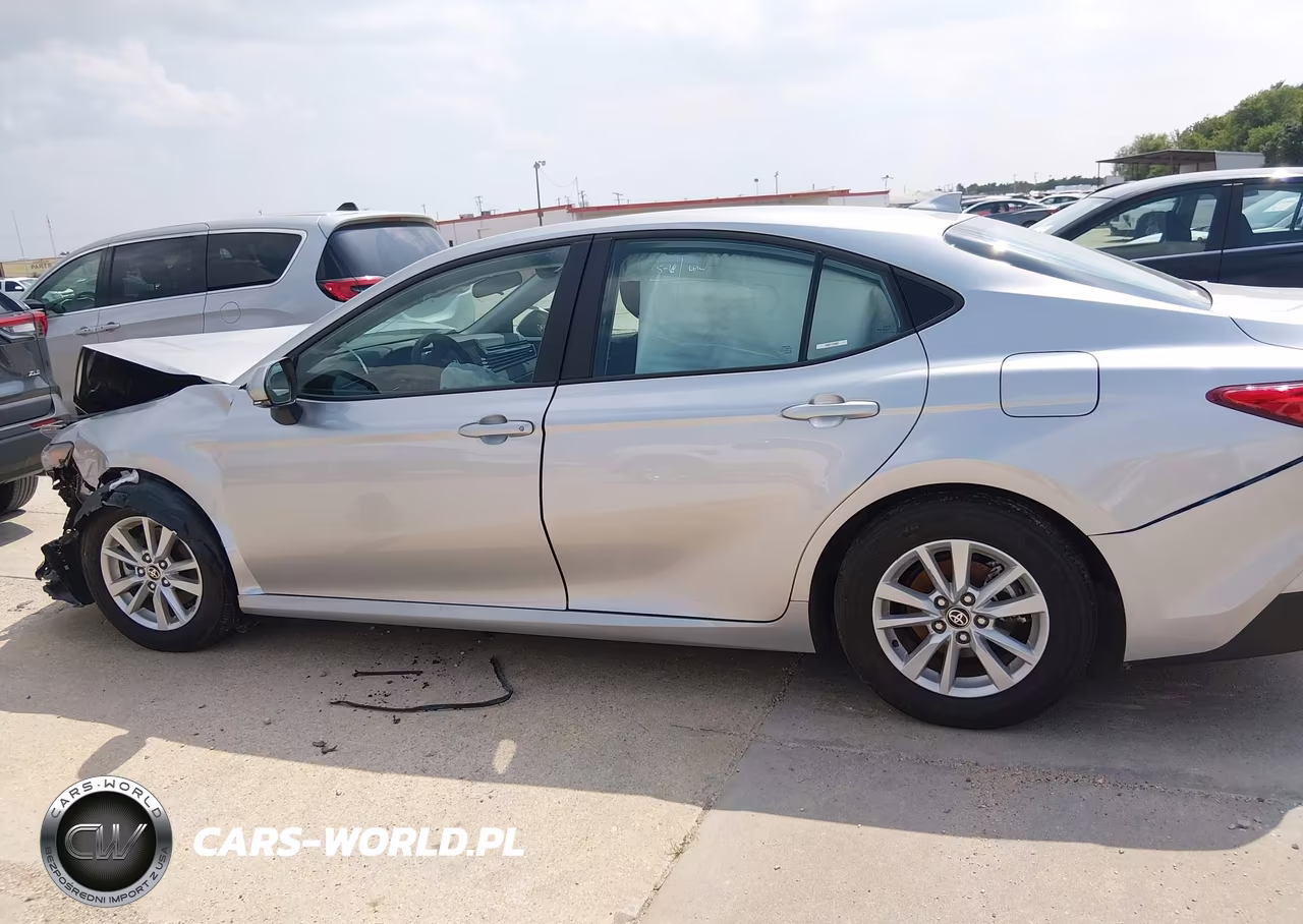 2025 Toyota Camry Le VIN:4T1DAACKXSU585081 - 14