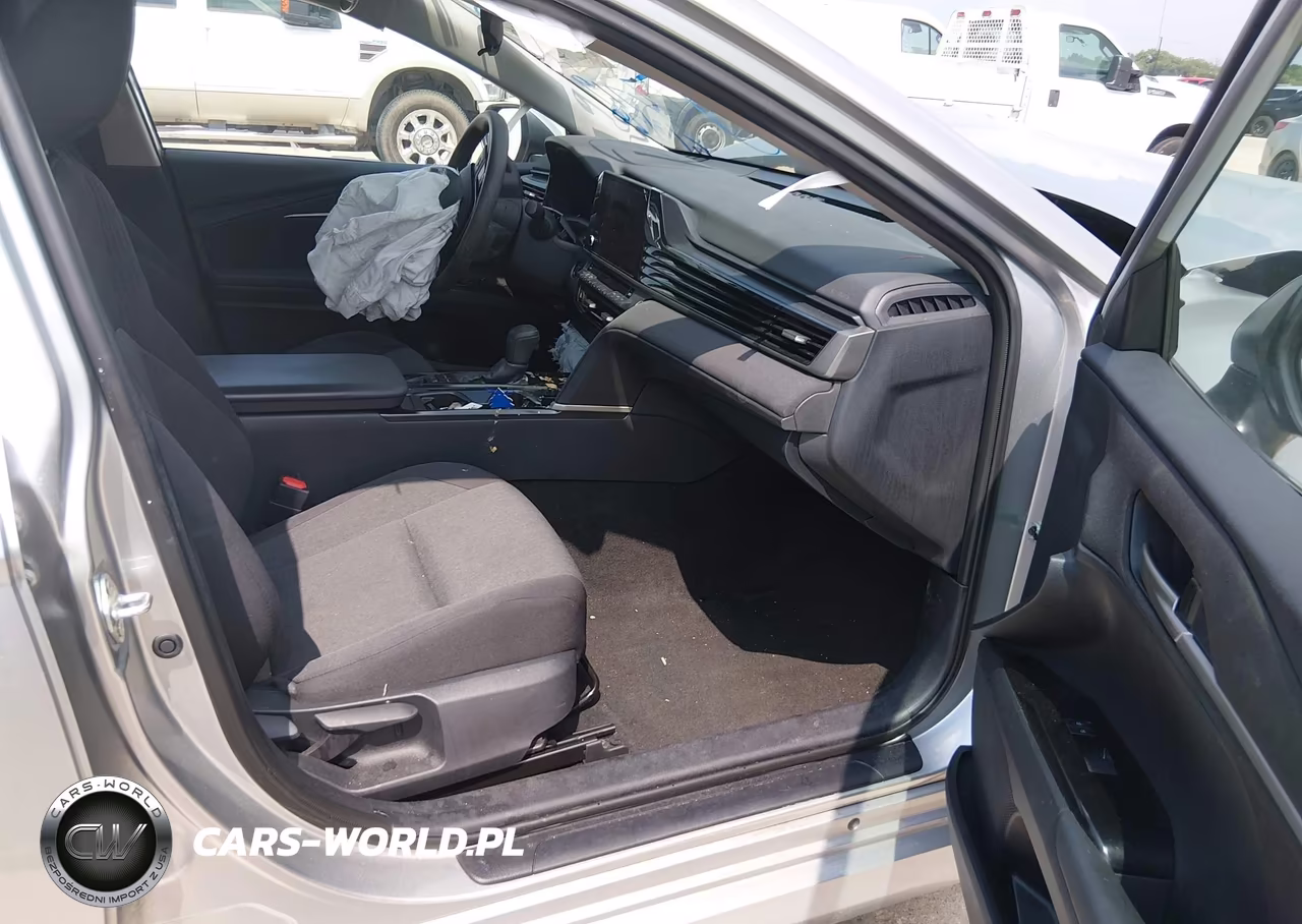 2025 Toyota Camry Le VIN:4T1DAACKXSU585081 - 5