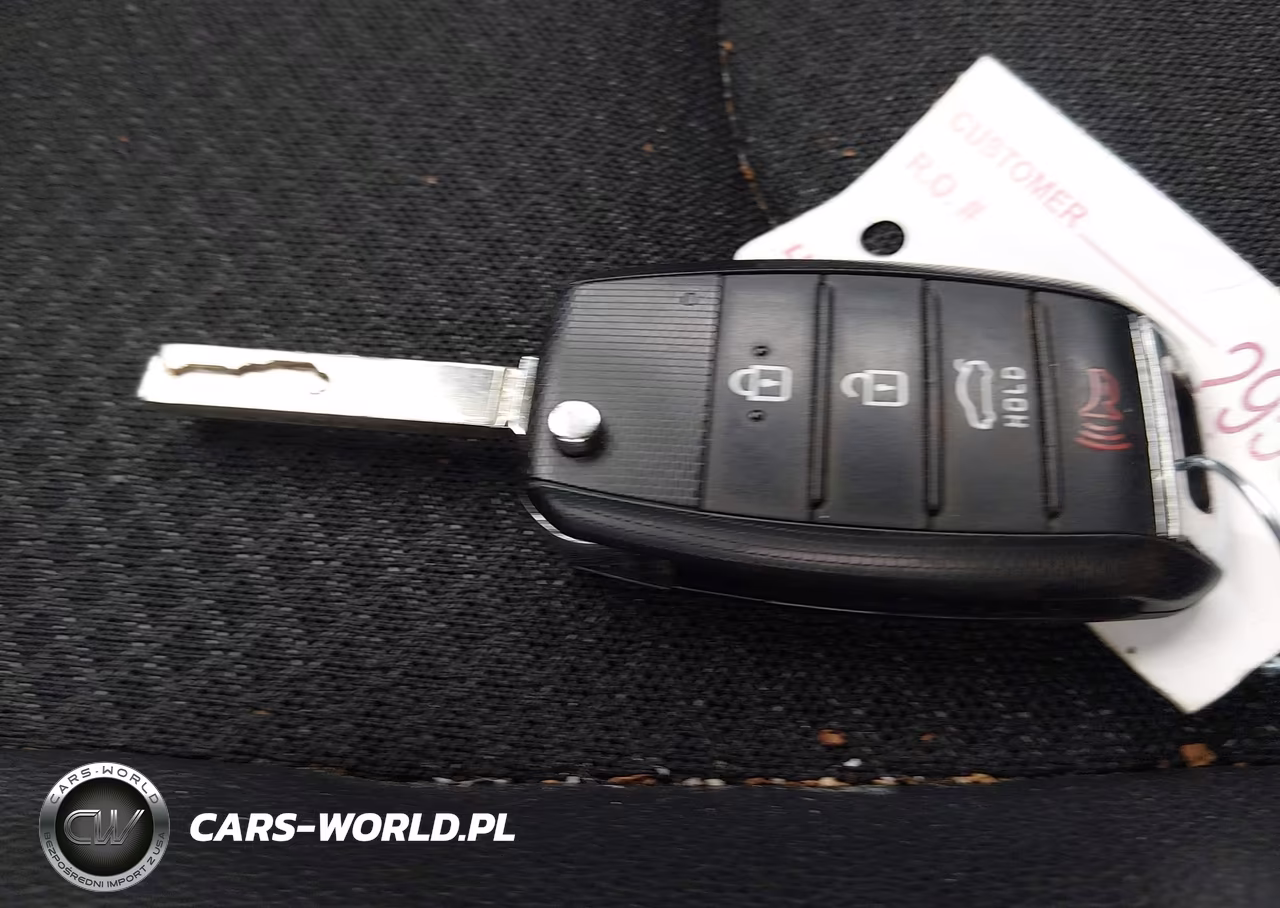 2018 Kia Optima S VIN:5XXGT4L34JG205937 - 11