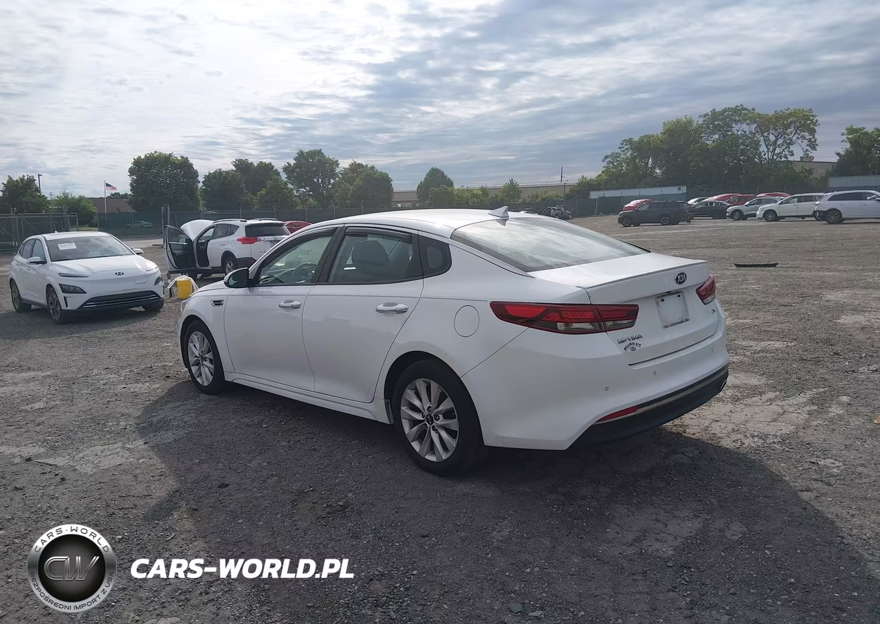 2018 Kia Optima S VIN:5XXGT4L34JG205937 - 3