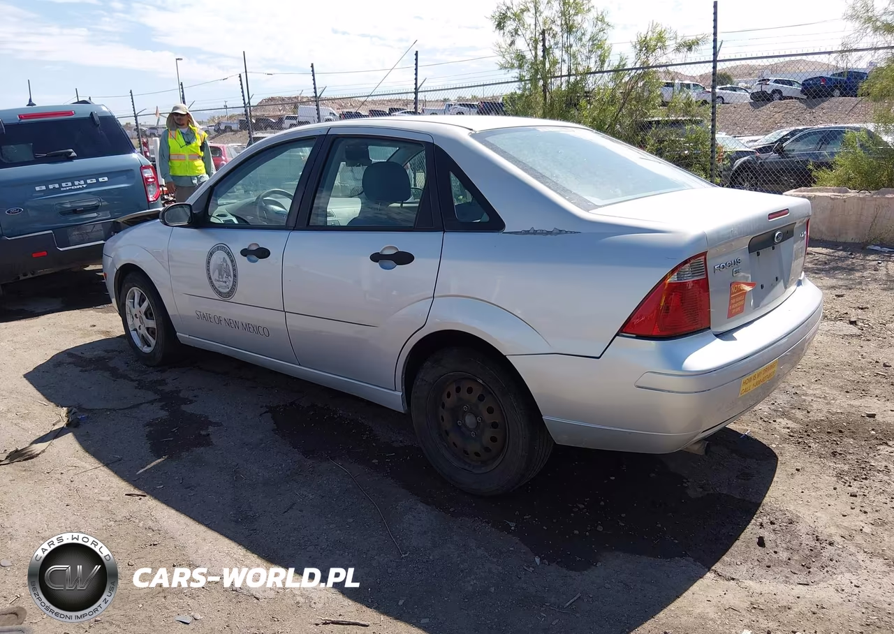 2005 Ford Focus Zx4 VIN:1FAFP34N35W283825 - 3
