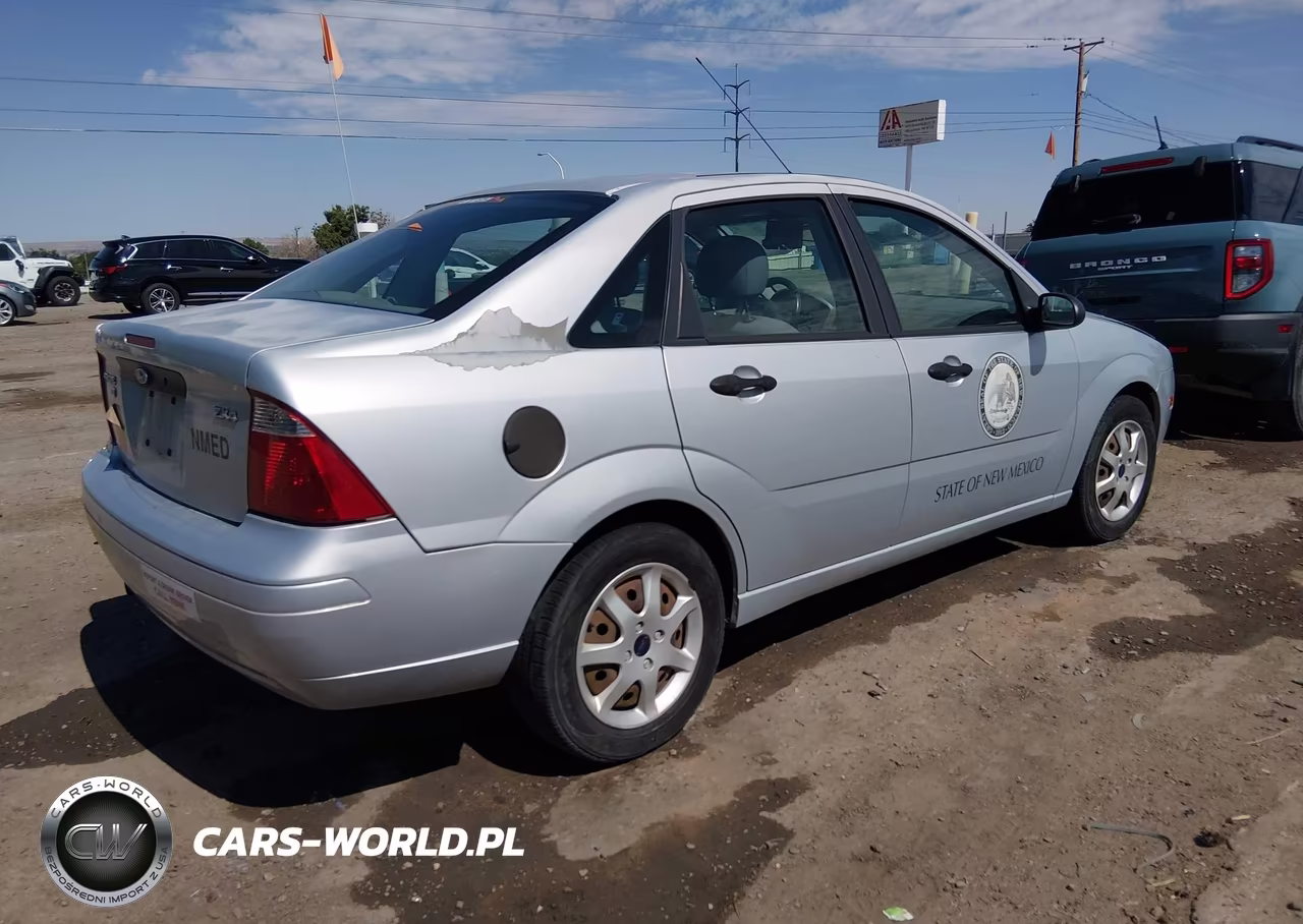 2005 Ford Focus Zx4 VIN:1FAFP34N35W283825 - 4