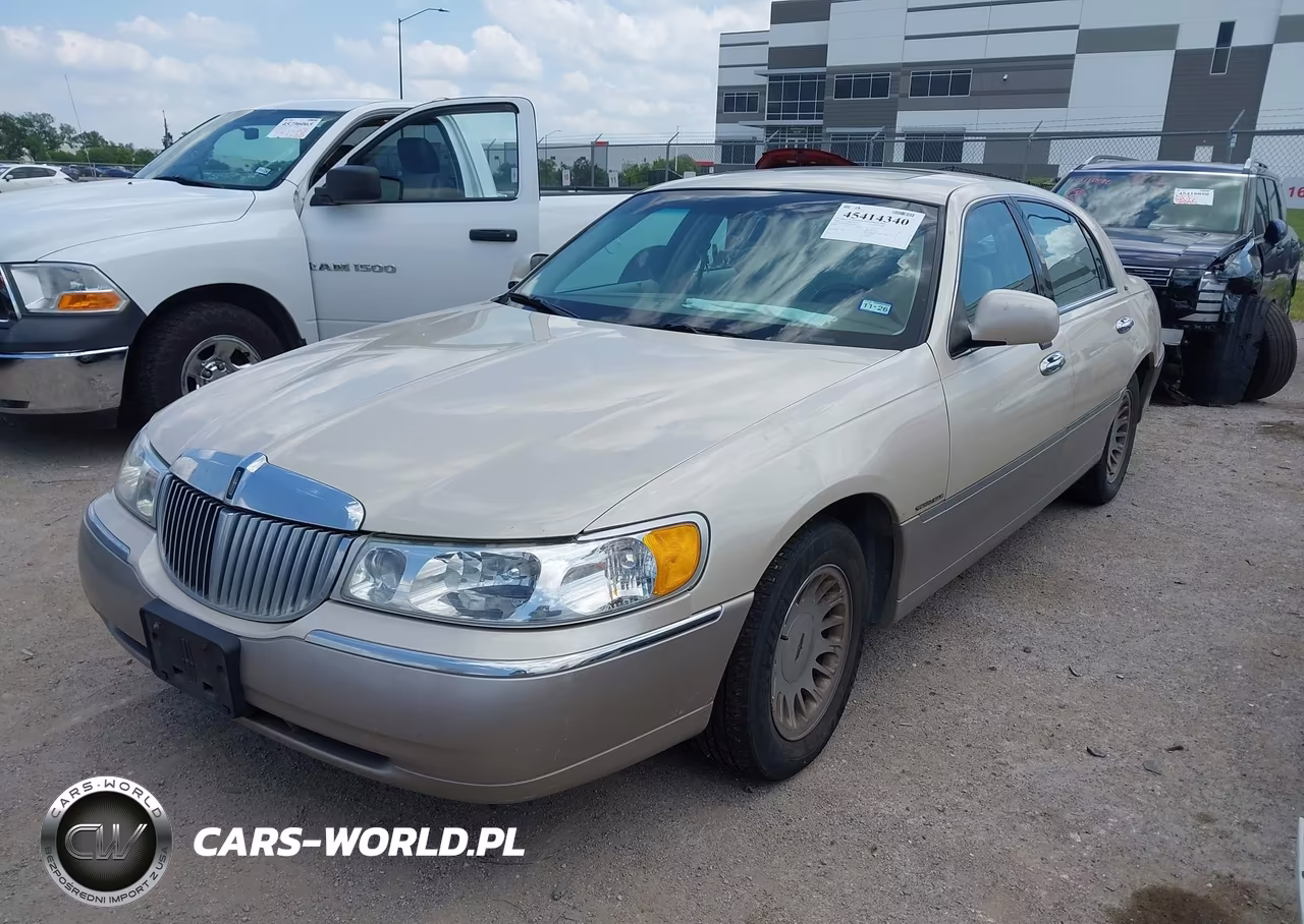 2002 Lincoln Town Car Cartier VIN:1LNHM83W32Y645876 - 2