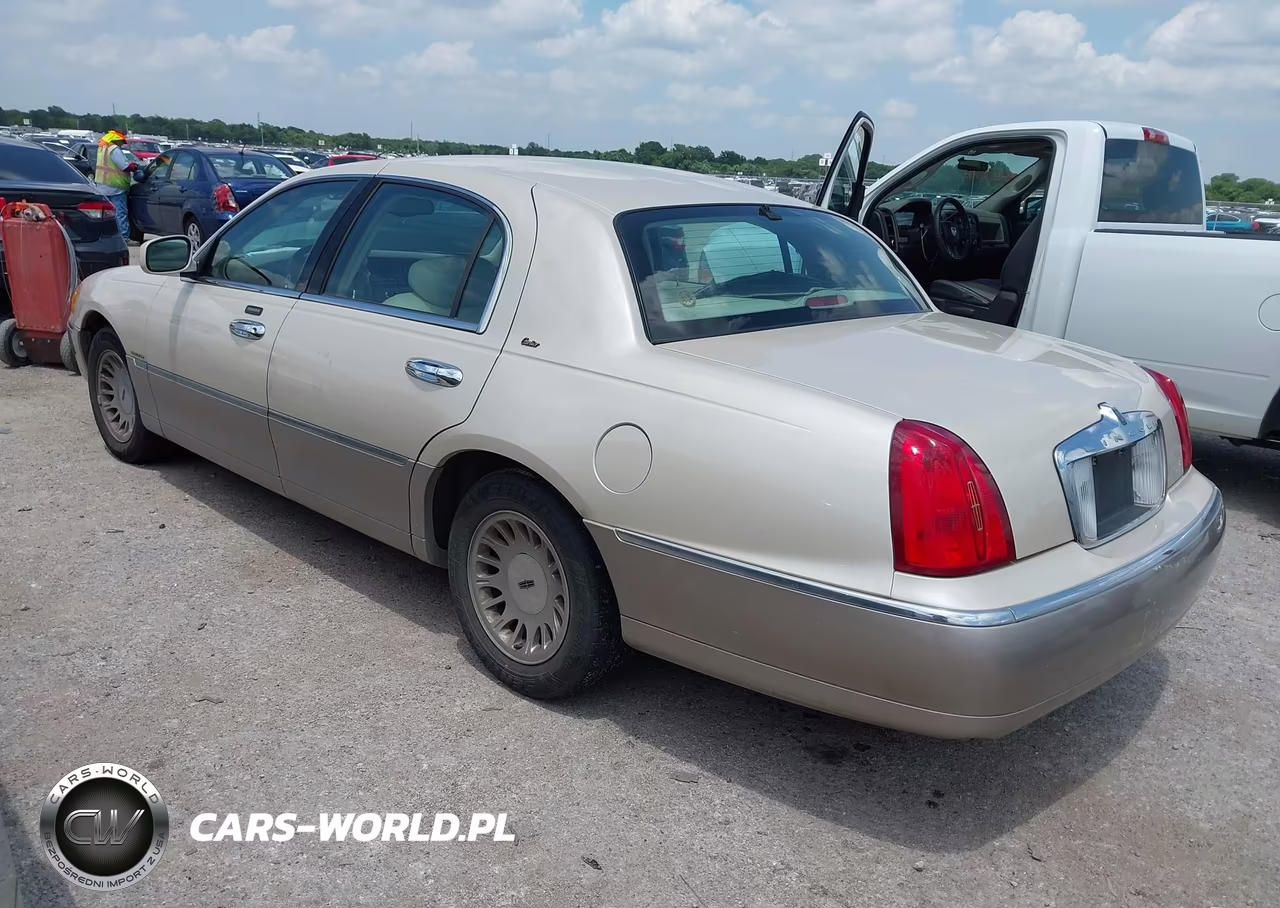 2002 Lincoln Town Car Cartier VIN:1LNHM83W32Y645876 - 3