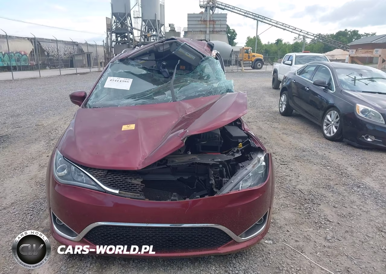 2018 Chrysler Pacifica Touring L VIN:2C4RC1BGXJR149473 - 11