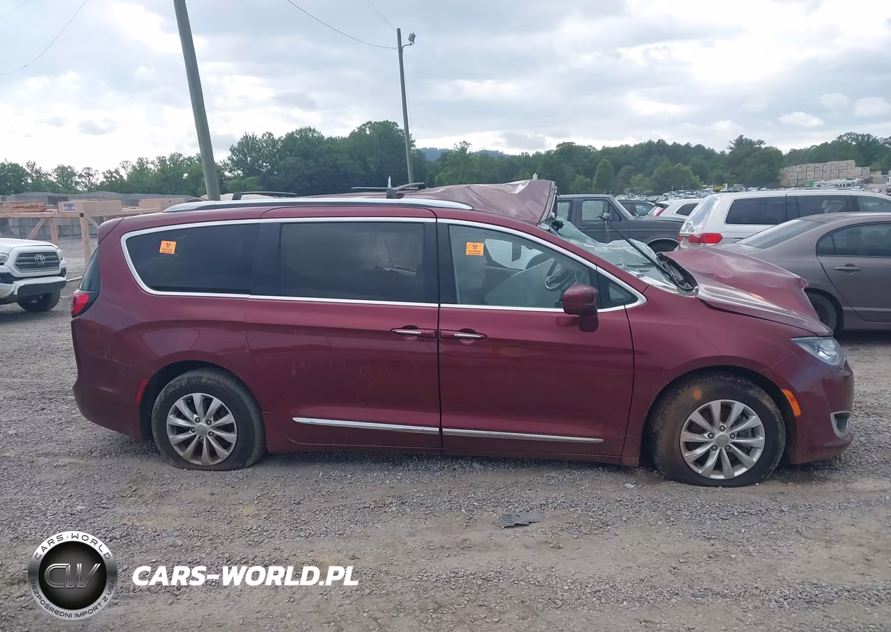 2018 Chrysler Pacifica Touring L VIN:2C4RC1BGXJR149473 - 12