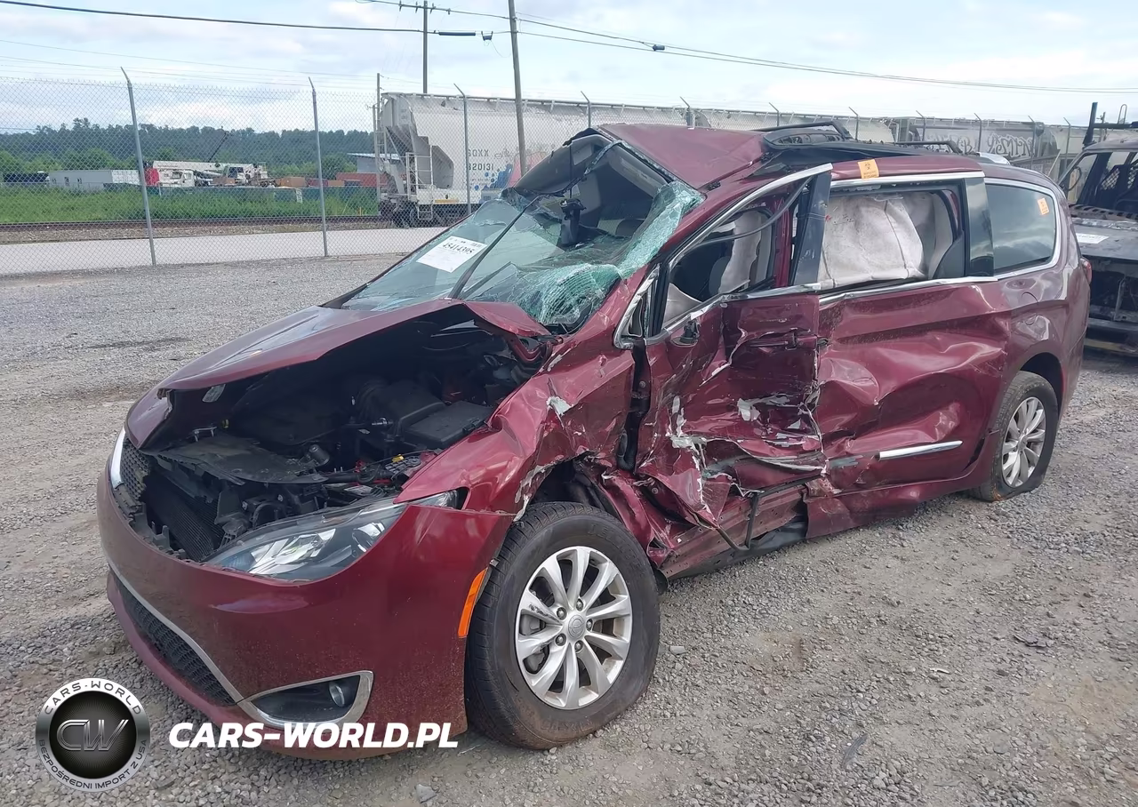 2018 Chrysler Pacifica Touring L VIN:2C4RC1BGXJR149473 - 2
