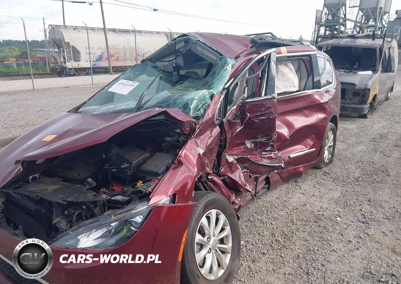 2018 Chrysler Pacifica Touring L VIN:2C4RC1BGXJR149473 - 6