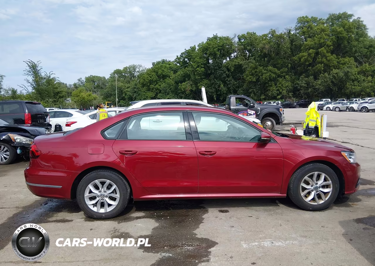 2018 Volkswagen Passat 2.0T R-Line-2.0T S VIN:1VWAA7A33JC004446 - 14