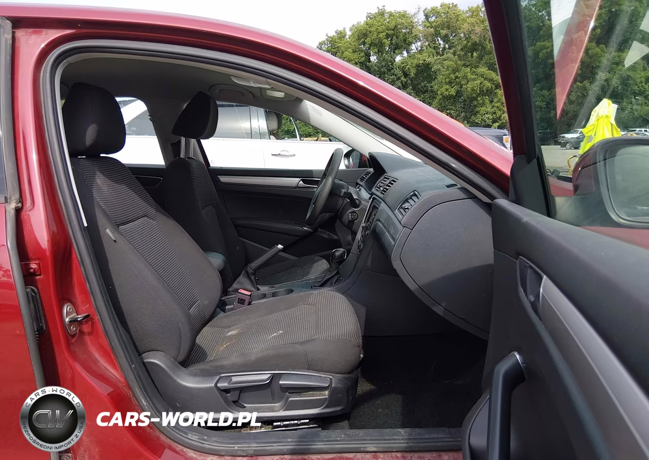 2018 Volkswagen Passat 2.0T R-Line-2.0T S VIN:1VWAA7A33JC004446 - 5