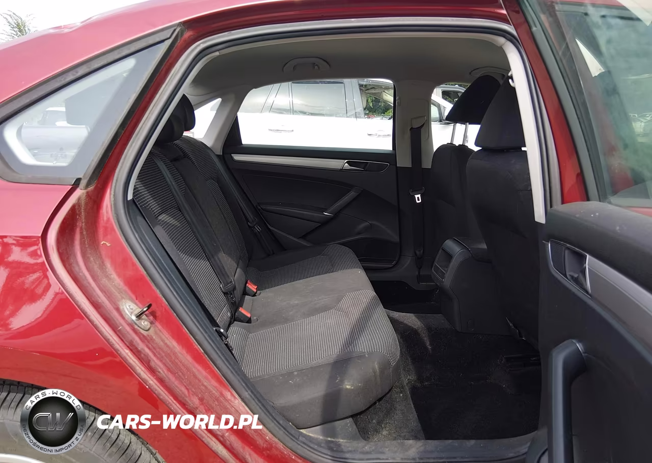 2018 Volkswagen Passat 2.0T R-Line-2.0T S VIN:1VWAA7A33JC004446 - 8