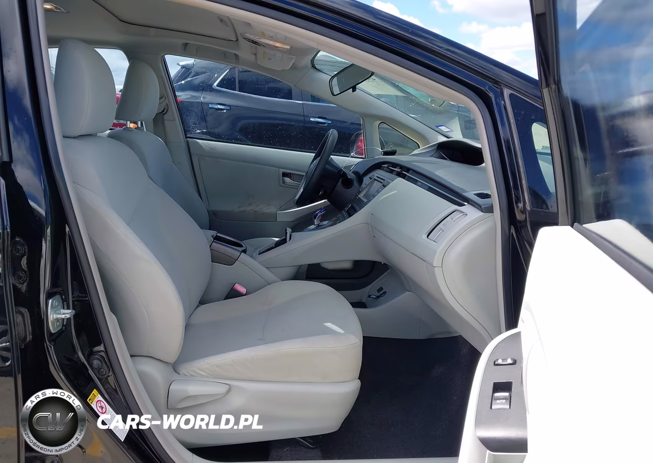 2012 Toyota Prius Three VIN:JTDKN3DUXC1539250 - 5