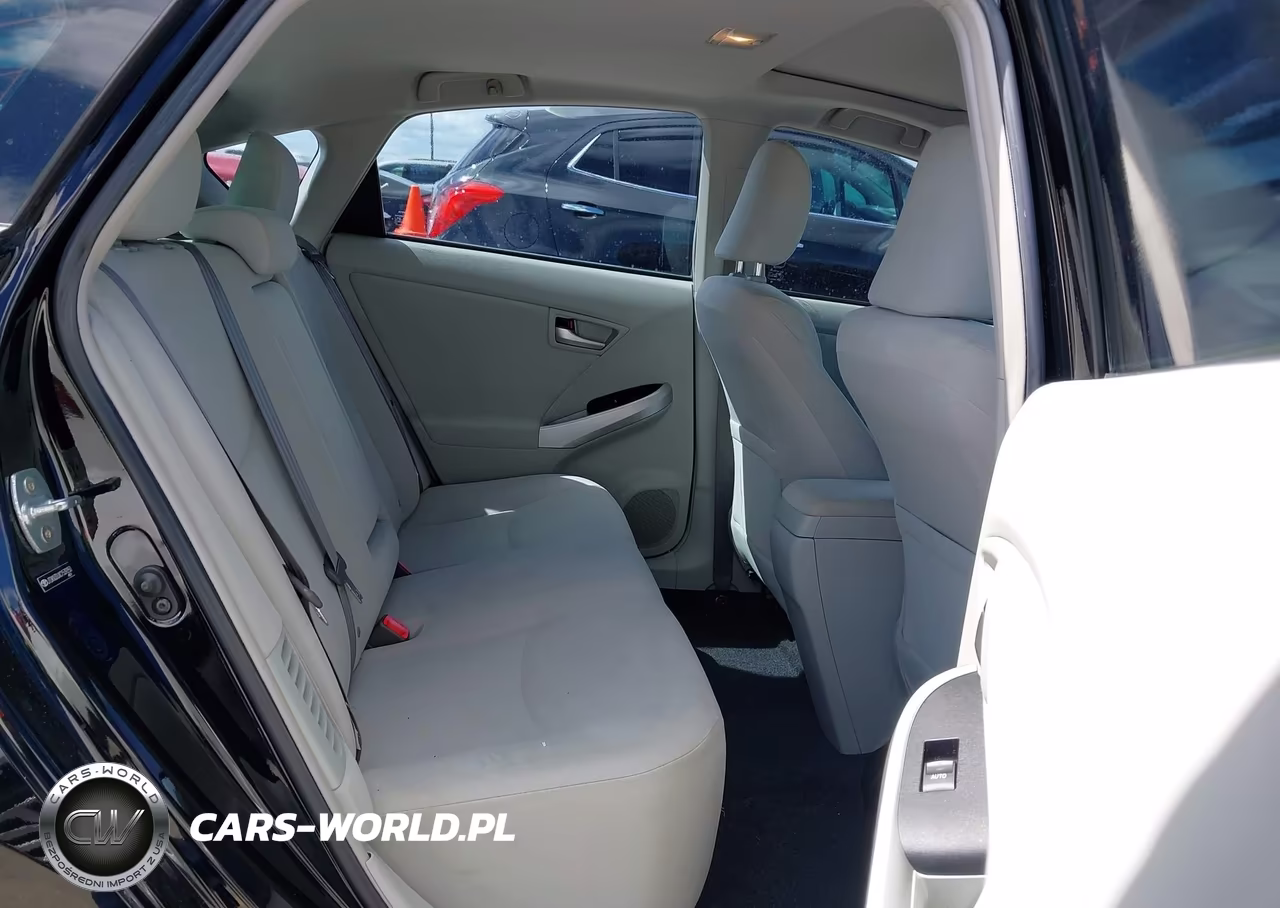 2012 Toyota Prius Three VIN:JTDKN3DUXC1539250 - 8