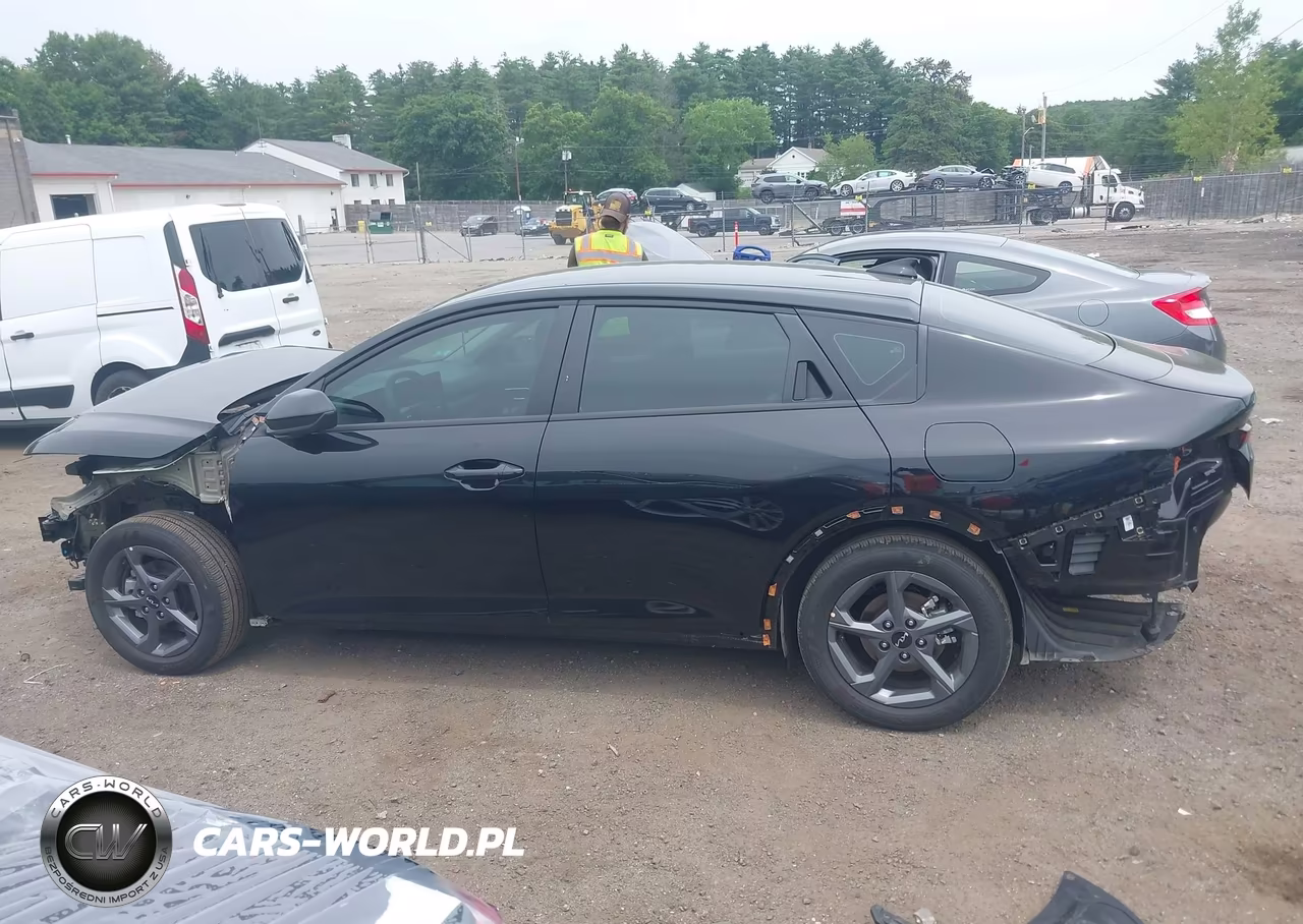 2025 Kia K4 Lxs VIN:3KPFT4DE1SE213872 - 14