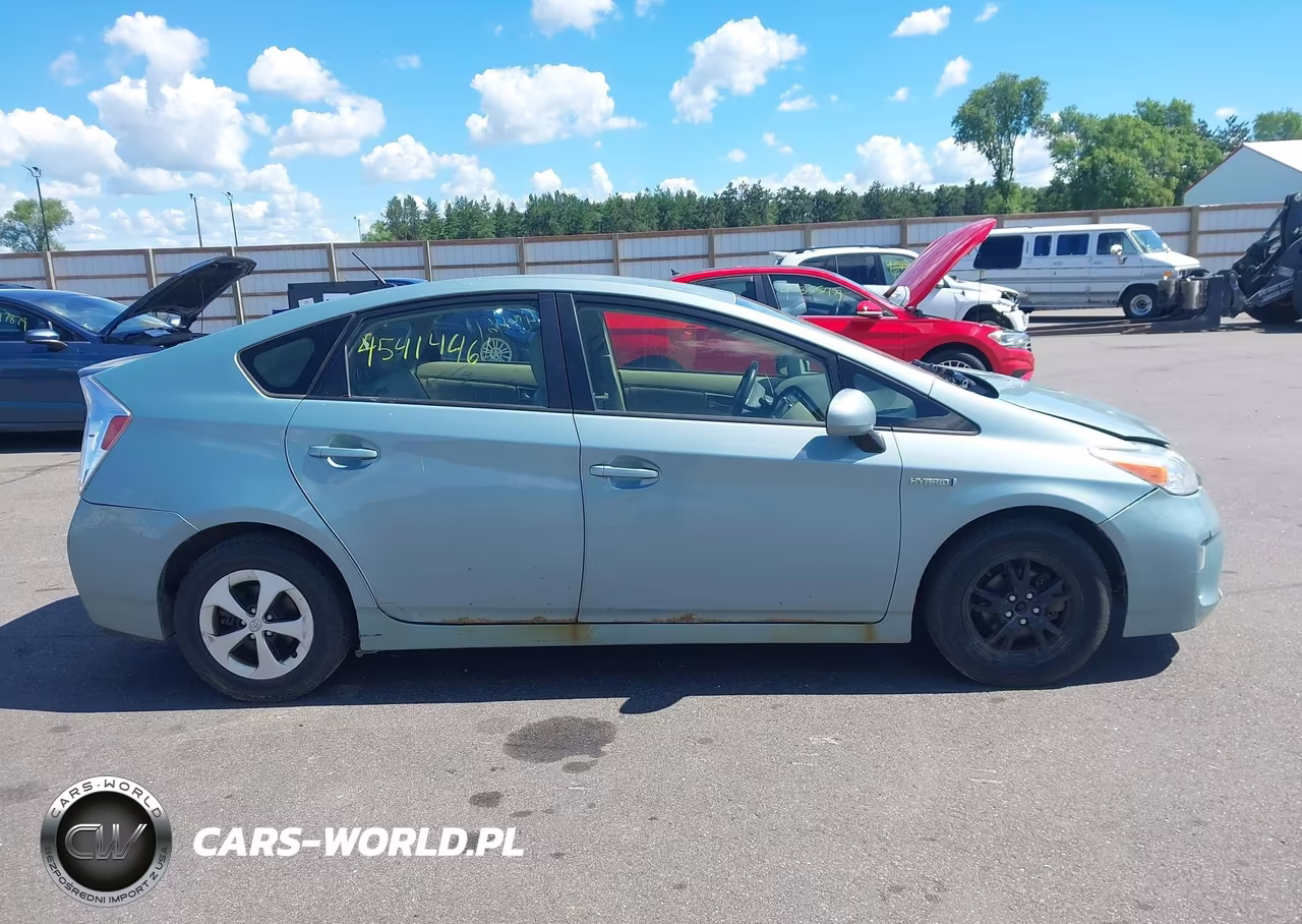 2013 Toyota Prius Two VIN:JTDKN3DU8D1652051 - 13