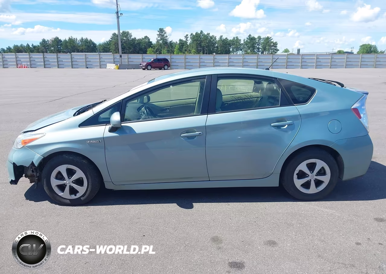 2013 Toyota Prius Two VIN:JTDKN3DU8D1652051 - 14
